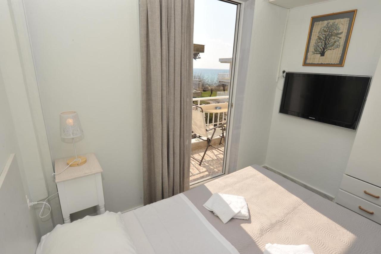 Themis 40 Steps From Beach Paralia Dionisiou Exterior foto